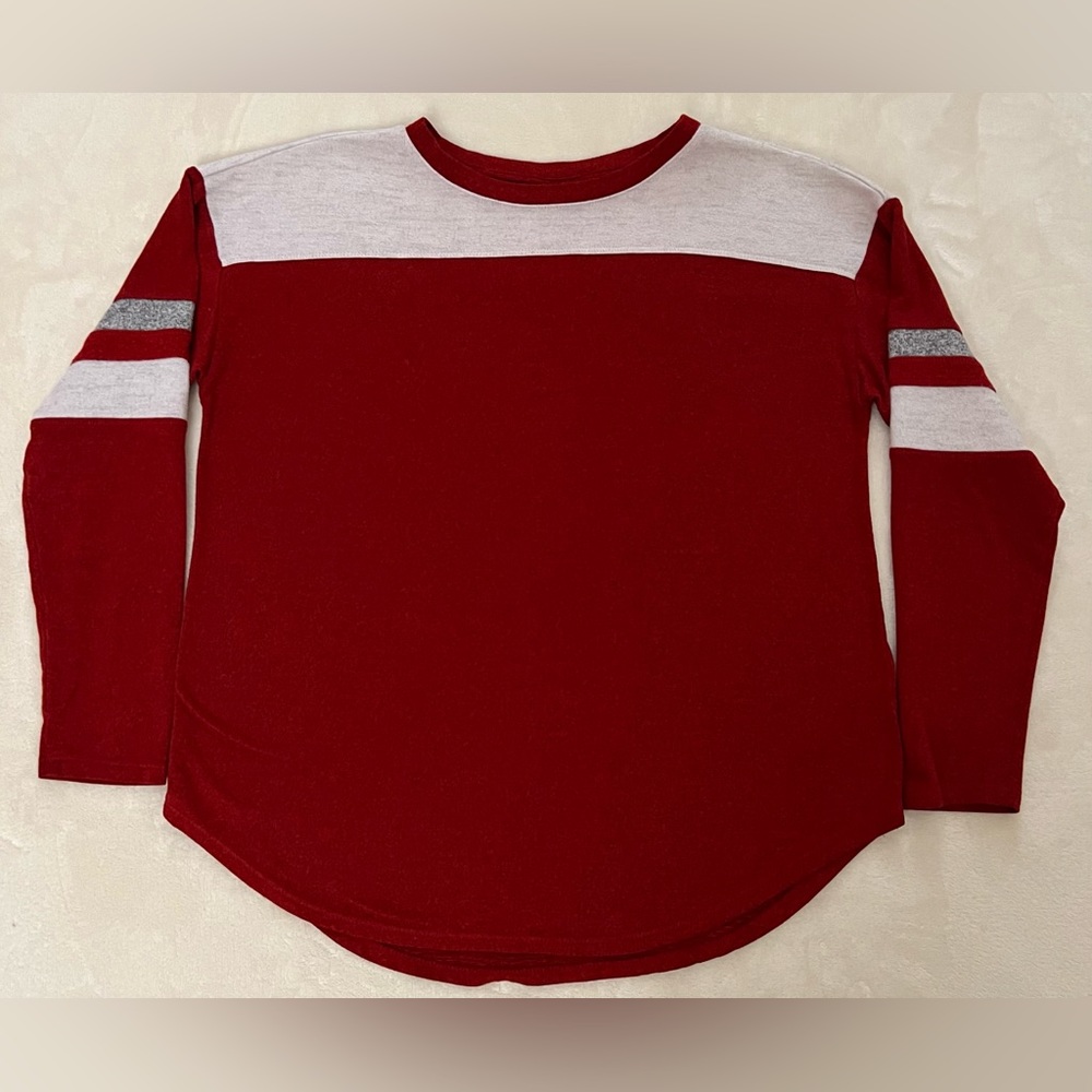RED TOP WOMENS MEDIUMS HAS STRETCH *USED*